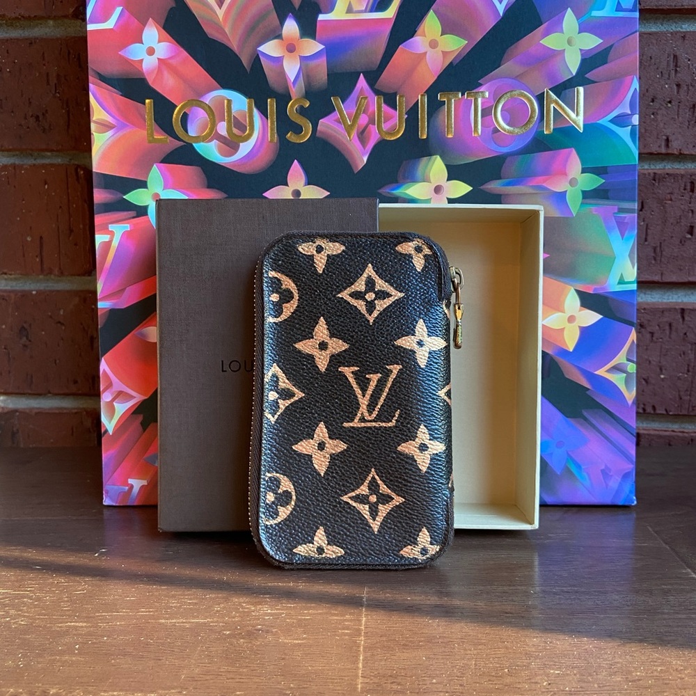 LV - 6 Key w/ zipper